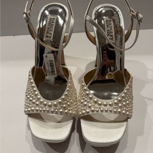 Badgley Mischka Pearl-Embellished Ivory Satin Heels size 8.5